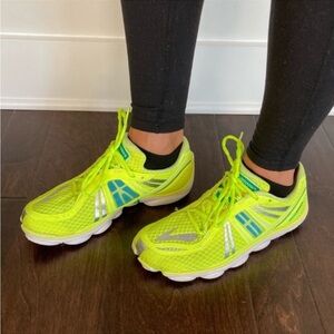 BROOKS NEON GREEN ATHLETIC SNEAKERS